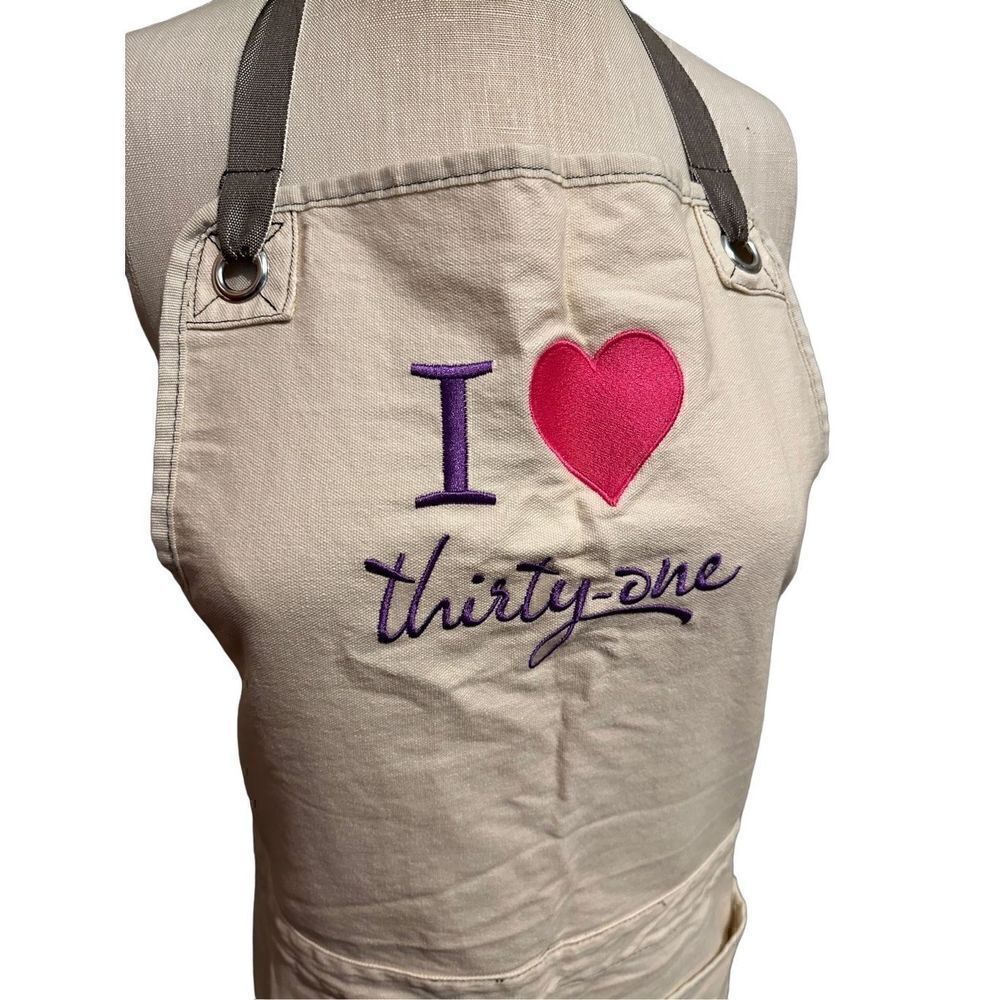 I Love Thirty One Bags Embroidered Cream Color Full Apron With Pockets One Size
